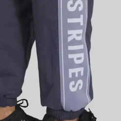 adidas Herren Schriftzug locker geschnittene gewebte Trainingshose Shadow Navy