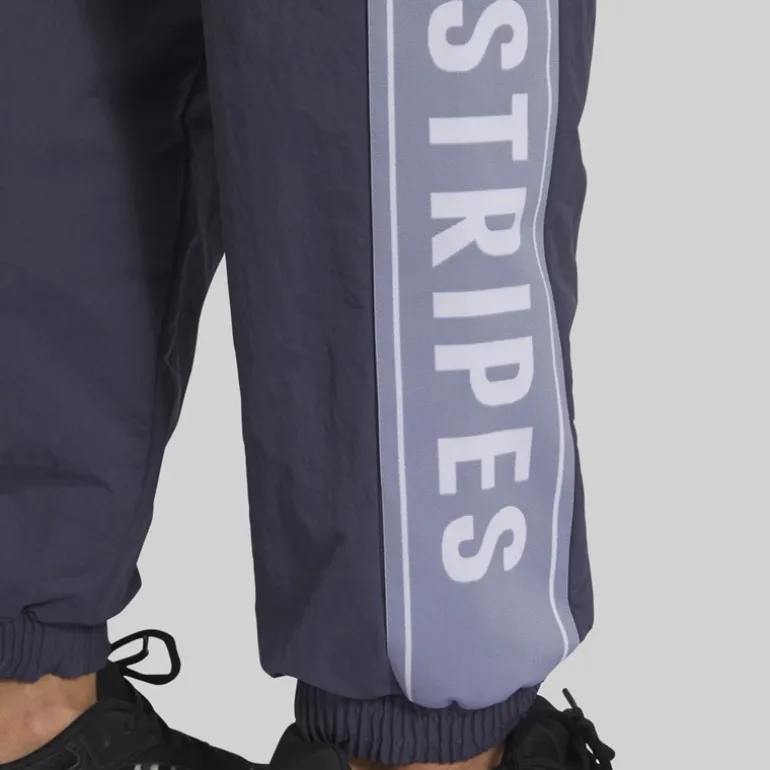 adidas Herren Schriftzug locker geschnittene gewebte Trainingshose Shadow Navy