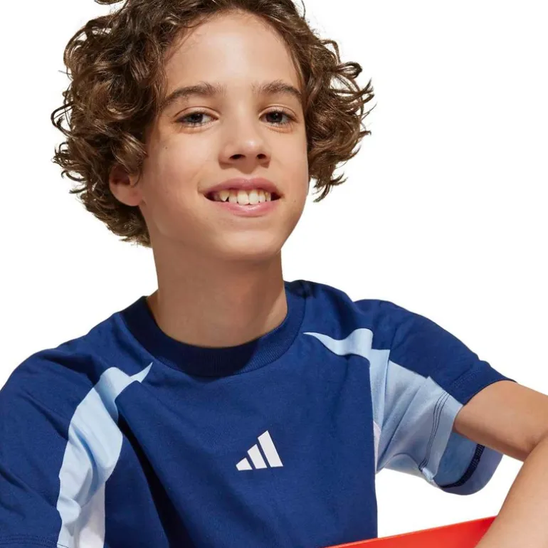 adidas Junior Junge Saisonale Essentials Farbblock T Shirt Dark Blue/Glow Blue/Weiß