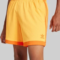 adidas Originals Herren Lochmuster Shorts Real Gold