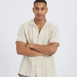 Brave Soul Herren Mono Logo Grafik T Shirt Ecru/Sage Green
