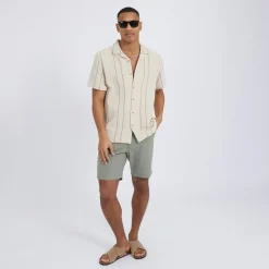 Brave Soul Herren Mono Logo Grafik T Shirt Ecru/Sage Green
