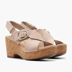 Clarks Damen Giselle Dove Keil Sandalen Sand Nubuck