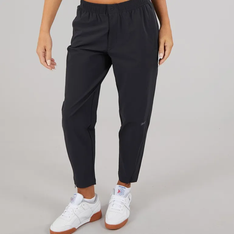 Reebok Damen Active Collective Skystretch Woven Hose Schwarz